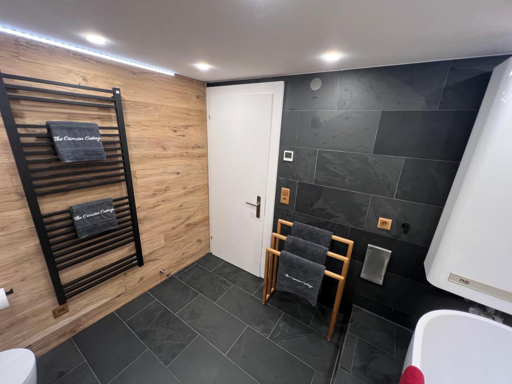 Crimson Cottage Apartments Дорнбірн Екстер'єр фото