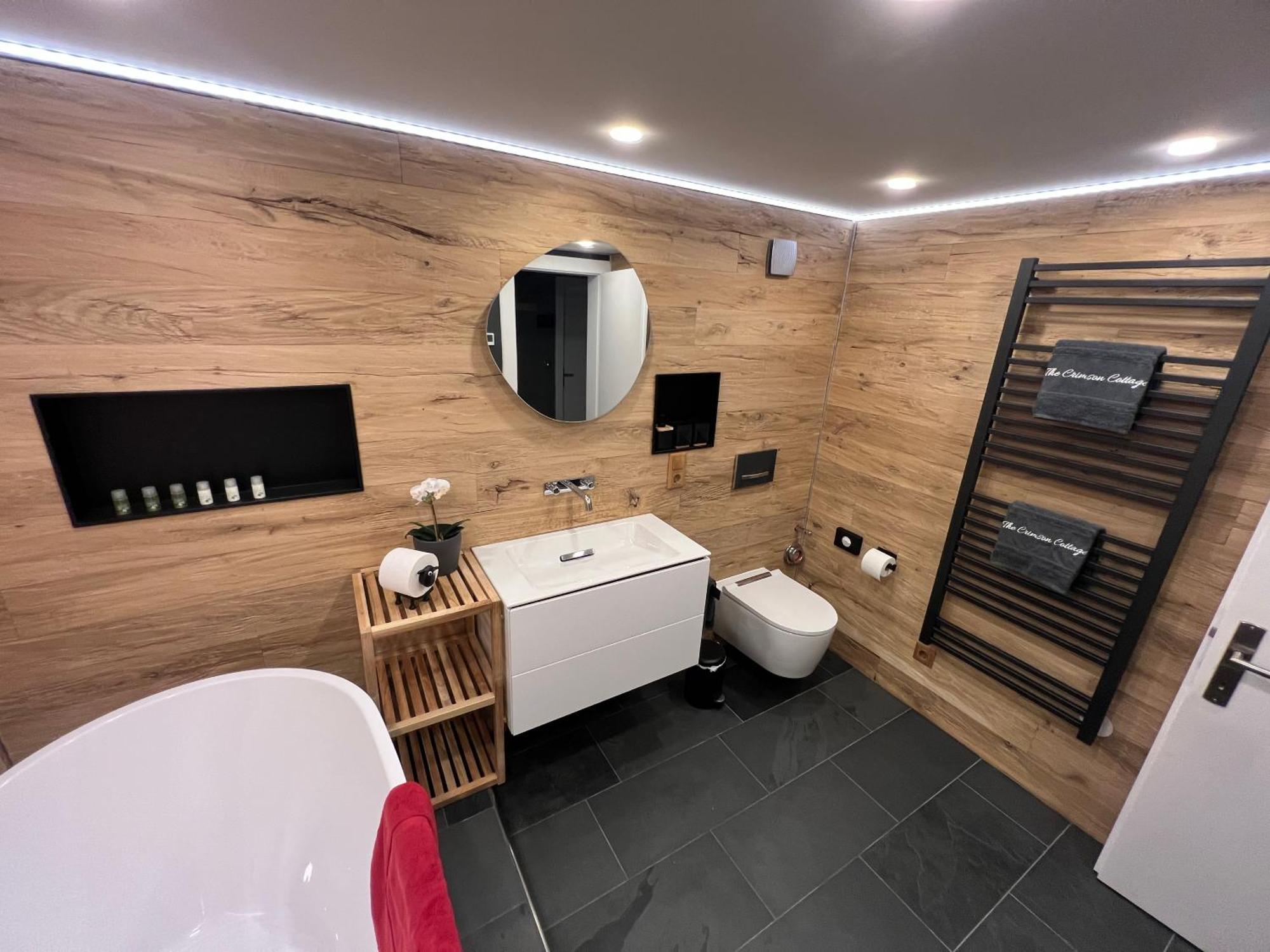 Crimson Cottage Apartments Дорнбірн Екстер'єр фото