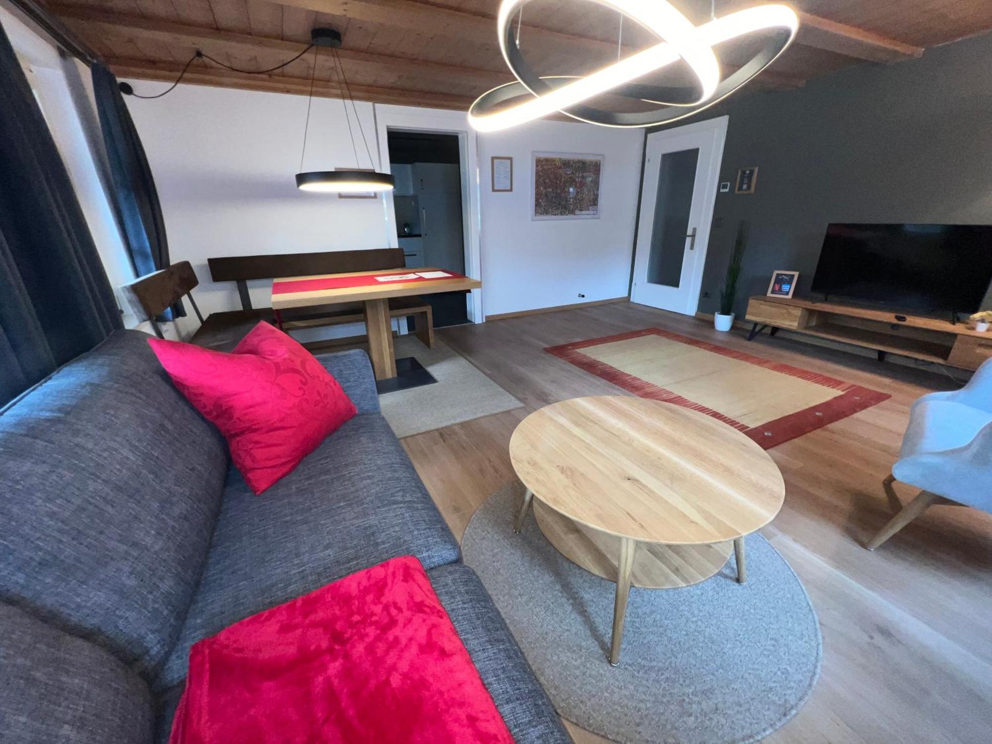 Crimson Cottage Apartments Дорнбірн Екстер'єр фото